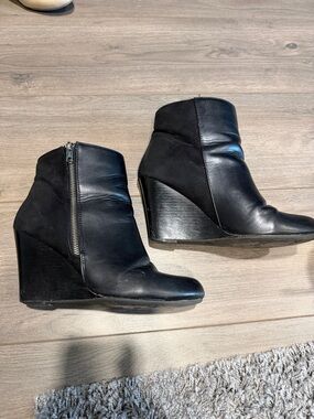 Report Black Leather and Suede Wedge Ankle Boots with Side Zip